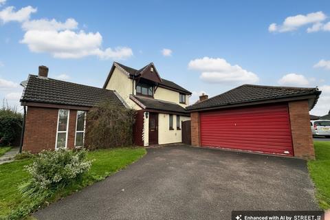 4 bedroom detached house to rent, Carrington Close, Birchwood, WA3