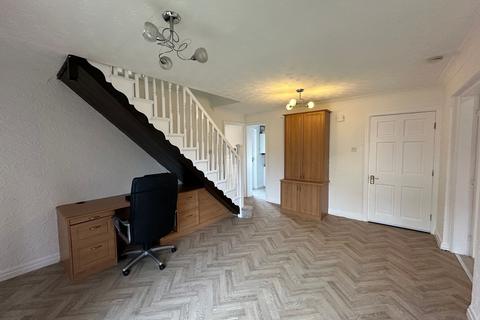 4 bedroom detached house to rent, Carrington Close, Birchwood, WA3