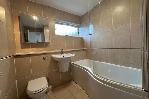 4 bedroom detached house to rent, Carrington Close, Birchwood, WA3
