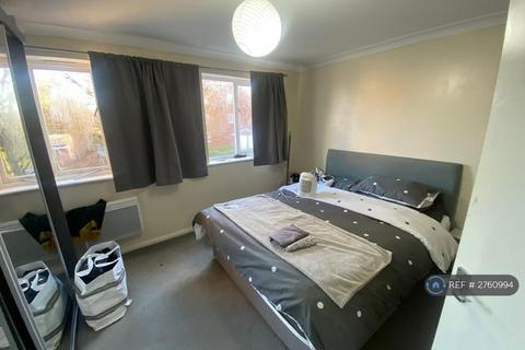 1 bedroom flat to rent, Latimer Drive, Hornchurch, RM12