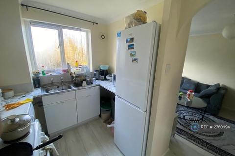 1 bedroom flat to rent, Latimer Drive, Hornchurch, RM12