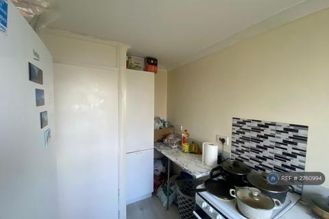 1 bedroom flat to rent, Latimer Drive, Hornchurch, RM12