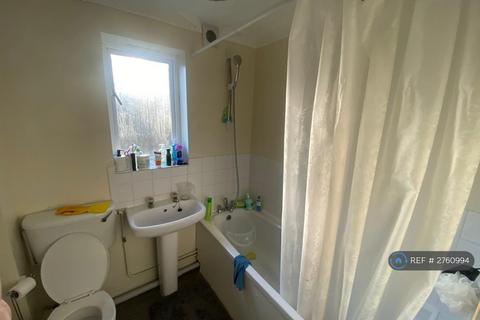 1 bedroom flat to rent, Latimer Drive, Hornchurch, RM12