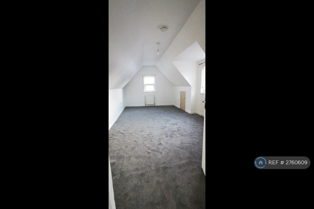 Lounge 5:8metrrs x 3:3metres