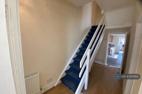 4 bedroom terraced house to rent, Nine Acres Close, London, E12
