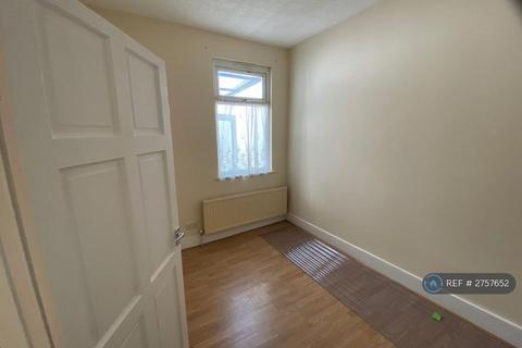 4 bedroom terraced house to rent, Nine Acres Close, London, E12