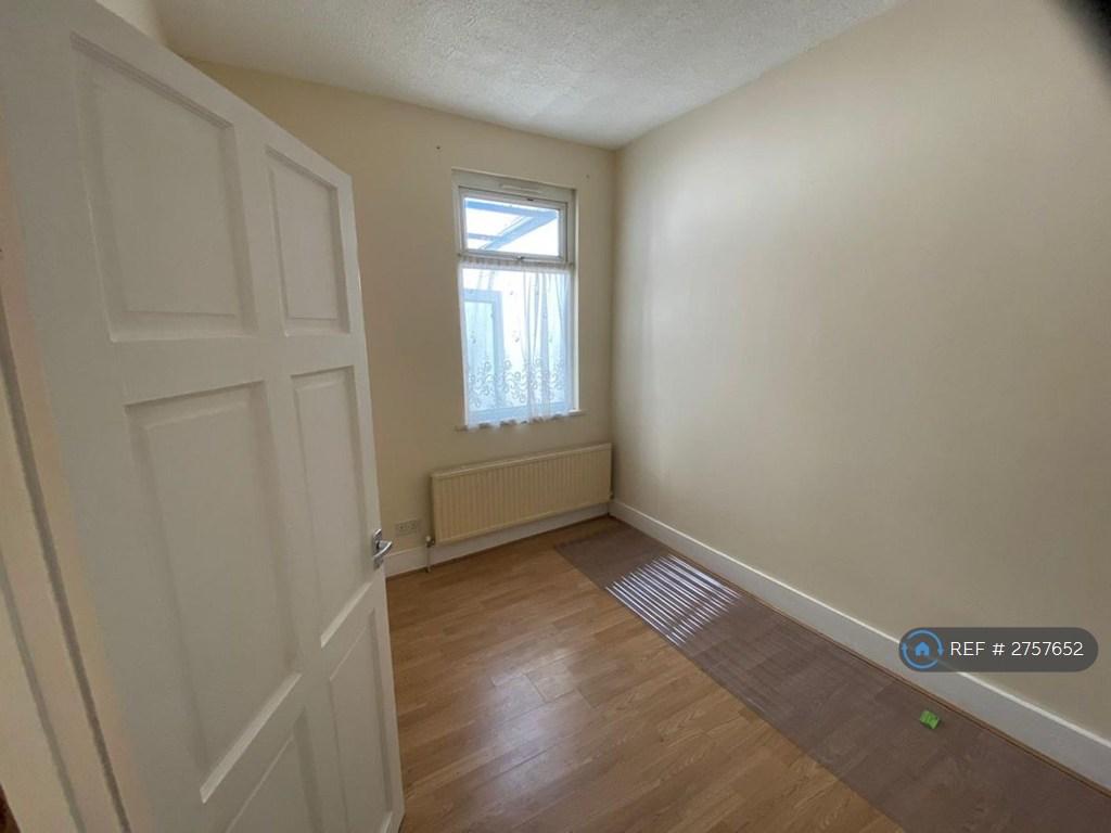 Downstairs Double Bedroom 4