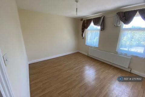 4 bedroom terraced house to rent, Nine Acres Close, London, E12