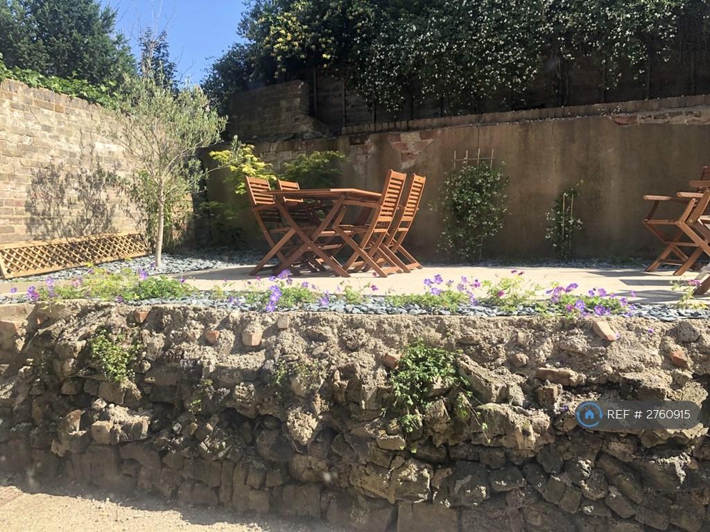 Terrace With Table (Communal)