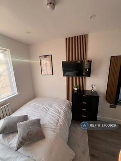 1 bedroom in a house share to rent, Paddock Close, Luton, LU4