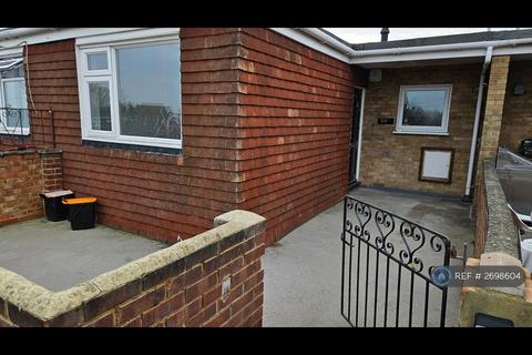 2 bedroom flat to rent, Istead Rise, Gravesend, DA13