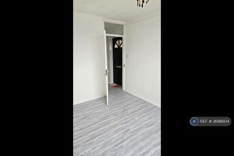 2 bedroom flat to rent, Istead Rise, Gravesend, DA13