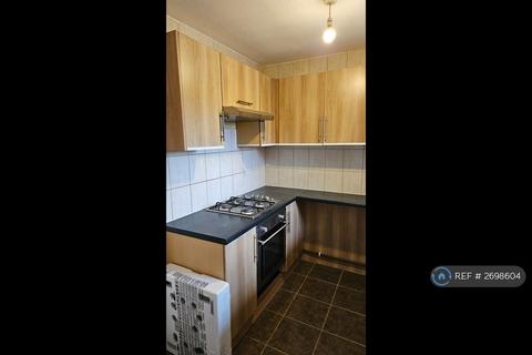 2 bedroom flat to rent, Istead Rise, Gravesend, DA13