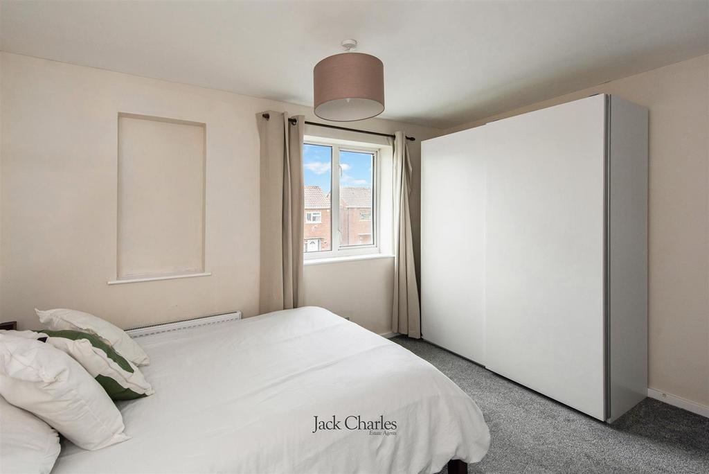 8 Twyford Rd, TN11 0 HJ 011.jpg