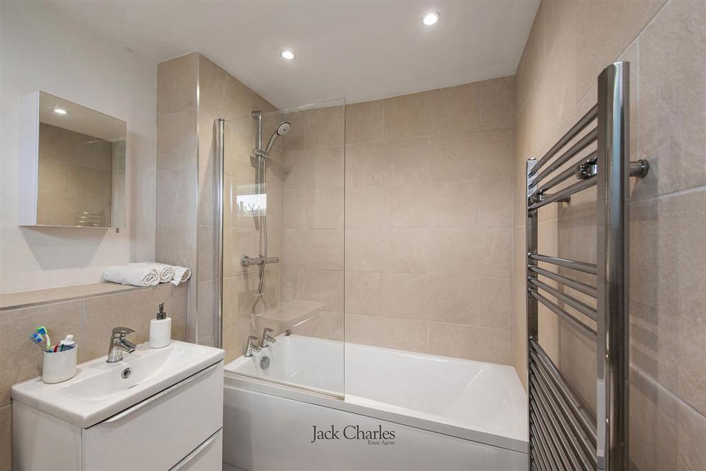8 Twyford Rd, TN11 0 HJ 014.jpg