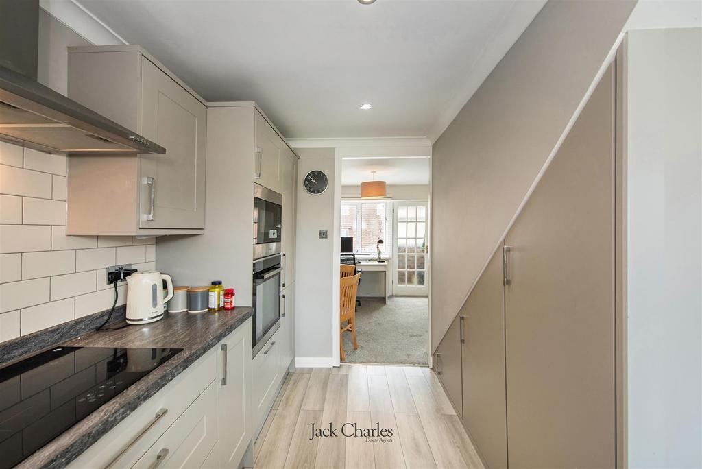 8 Twyford Rd, TN11 0 HJ 007.jpg