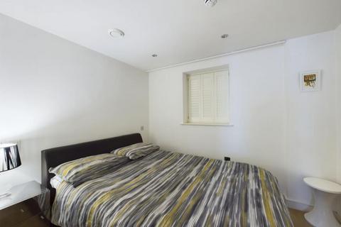 3 bedroom flat to rent, Deverell Street, London, SE1