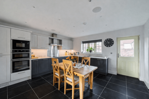 3 bedroom semi-detached house to rent, Temple Close, London, SE28