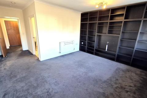 2 bedroom flat to rent, 90 Great North Way, London NW4