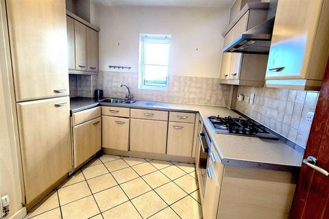 2 bedroom flat to rent, 90 Great North Way, London NW4