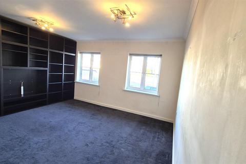 2 bedroom flat to rent, 90 Great North Way, London NW4