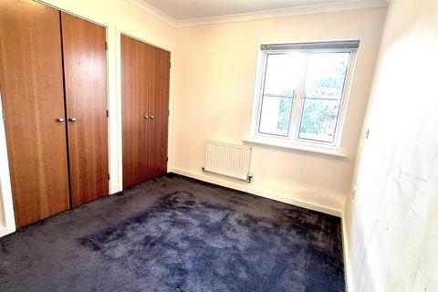 2 bedroom flat to rent, 90 Great North Way, London NW4