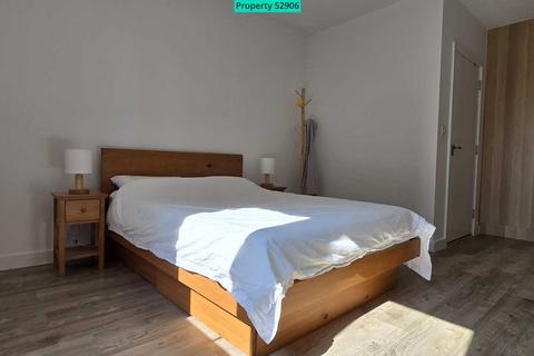 2 bedroom flat for sale, Lakeside Drive, London, NW10 7GN