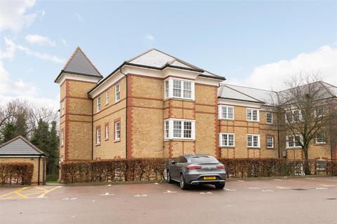 2 bedroom ground floor flat for sale, Blackwell Close, London N21