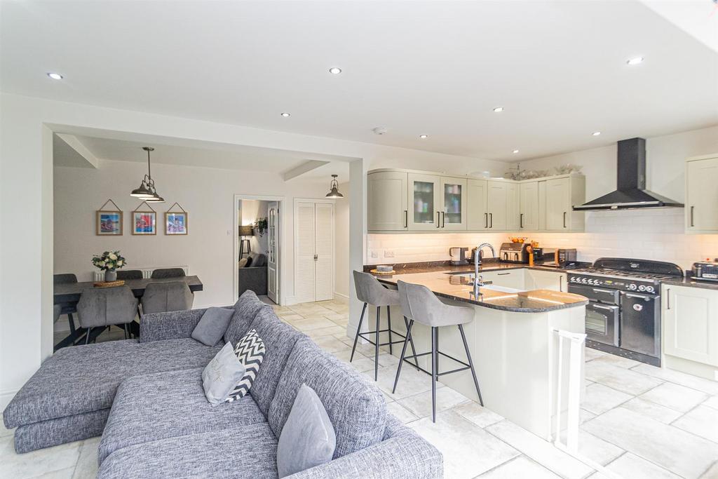 Dining Kitchen &amp; Family Room