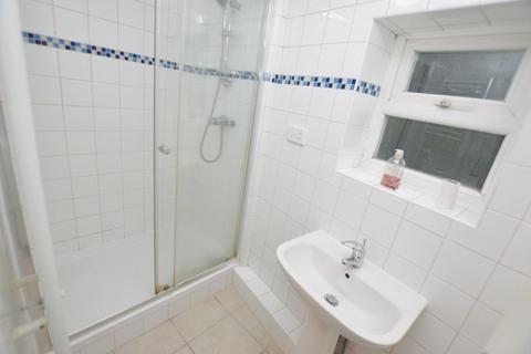 1 bedroom flat to rent, 1 Bedroom Flat with Courtyard Garden and Parking, Auckland Road, Tunbridge Wells