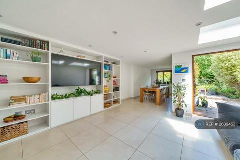 1 bedroom in a house share to rent, Villiers Road, London, NW2