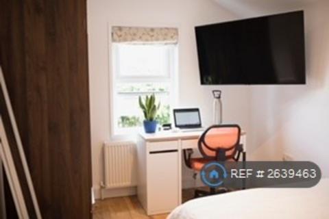 1 bedroom in a house share to rent, Villiers Road, London, NW2
