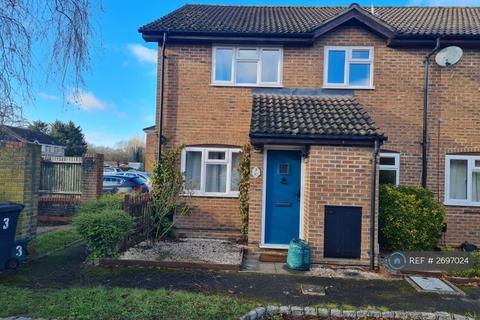 2 bedroom end of terrace house to rent, Kingfisher Walk, Ash, Aldershot, GU12