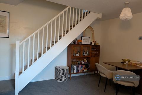 2 bedroom end of terrace house to rent, Kingfisher Walk, Ash, Aldershot, GU12