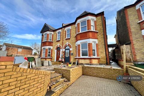 1 bedroom in a house share to rent, Shrewsbury Lane, London, SE18