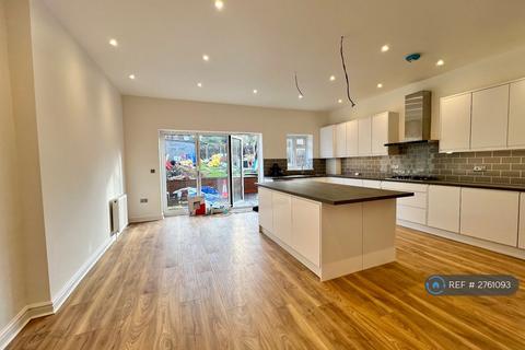 1 bedroom in a house share to rent, Shrewsbury Lane, London, SE18