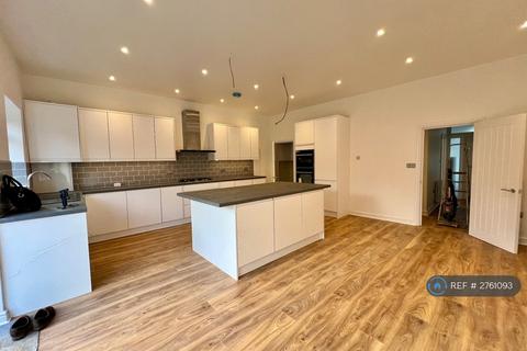 1 bedroom in a house share to rent, Shrewsbury Lane, London, SE18