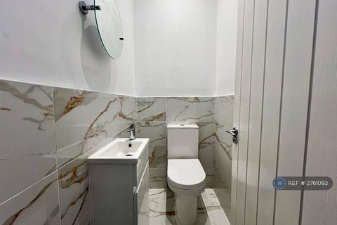 1 bedroom in a house share to rent, Shrewsbury Lane, London, SE18