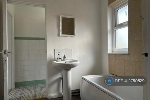 5 bedroom terraced house to rent, Pied Piper House, Manchester, M38