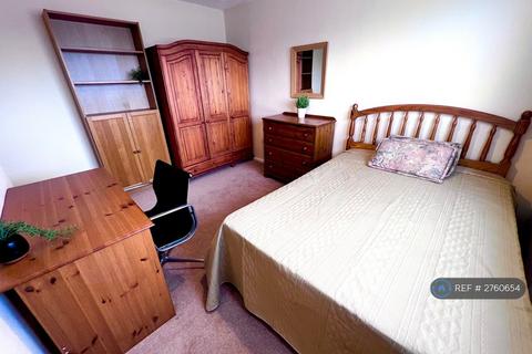 5 bedroom terraced house to rent, Tippett Close, Colchester, CO4