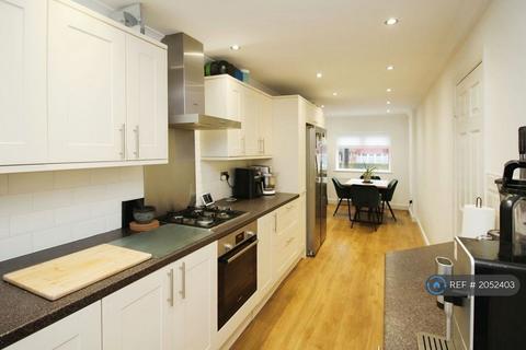 3 bedroom semi-detached house to rent, Langley Road, East Denton, Newcastle Upon Tyne, NE5