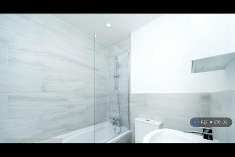 3 bedroom flat to rent, Ballards Lane, London, N3