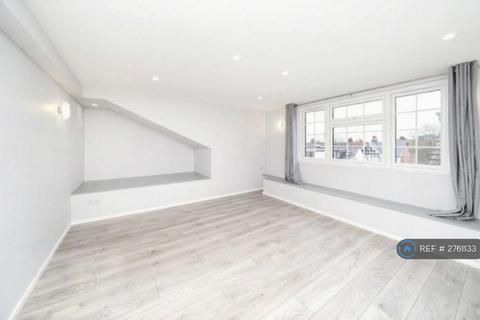 3 bedroom flat to rent, Ballards Lane, London, N3