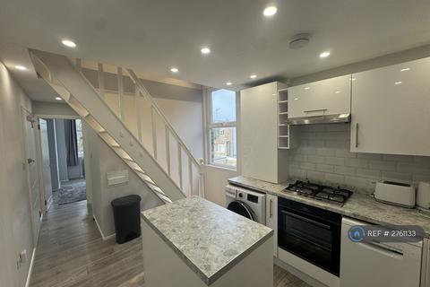3 bedroom flat to rent, Ballards Lane, London, N3