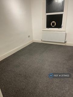 3 bedroom terraced house to rent, Thornton Road, Croydon, CR0