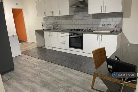 3 bedroom terraced house to rent, Thornton Road, Croydon, CR0