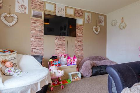 3 bedroom end of terrace house for sale, Crabtree, Peterborough PE4