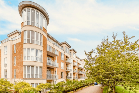 2 bedroom apartment to rent, Melliss Avenue, Richmond, TW9