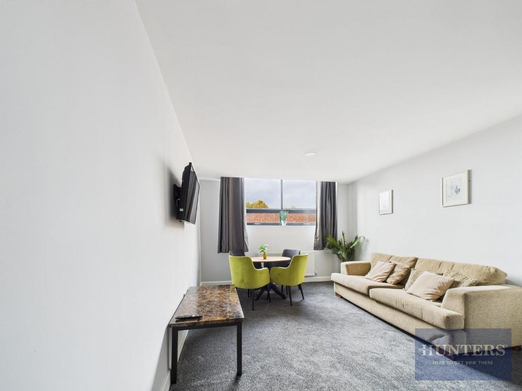 Kitchen / Living Area