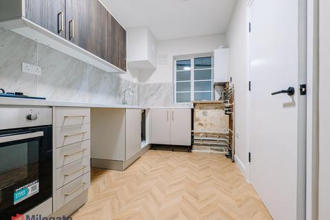 2 bedroom flat to rent, Forest Hill Road, London SE22